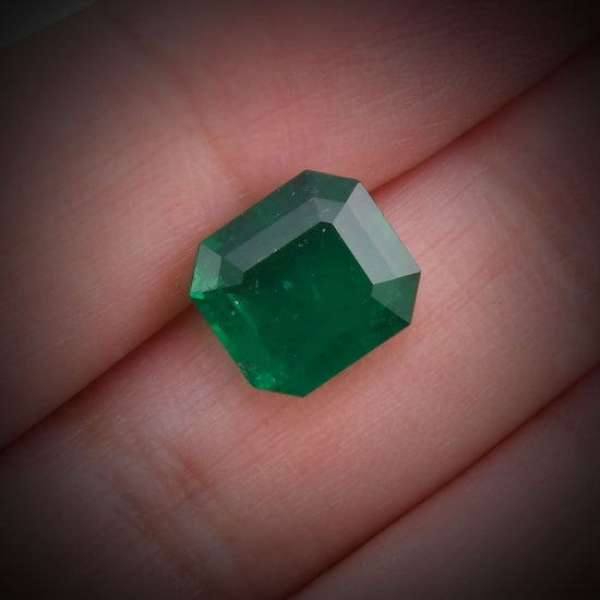 3.24 Carat Green COLOMBIAN Emerald Emerald CD