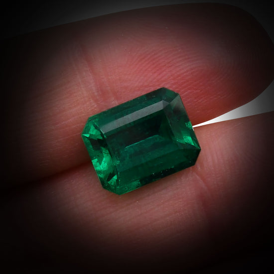 5,72 Karat Grüner KOLUMBIANISCHER Smaragd Smaragd GUBELIN