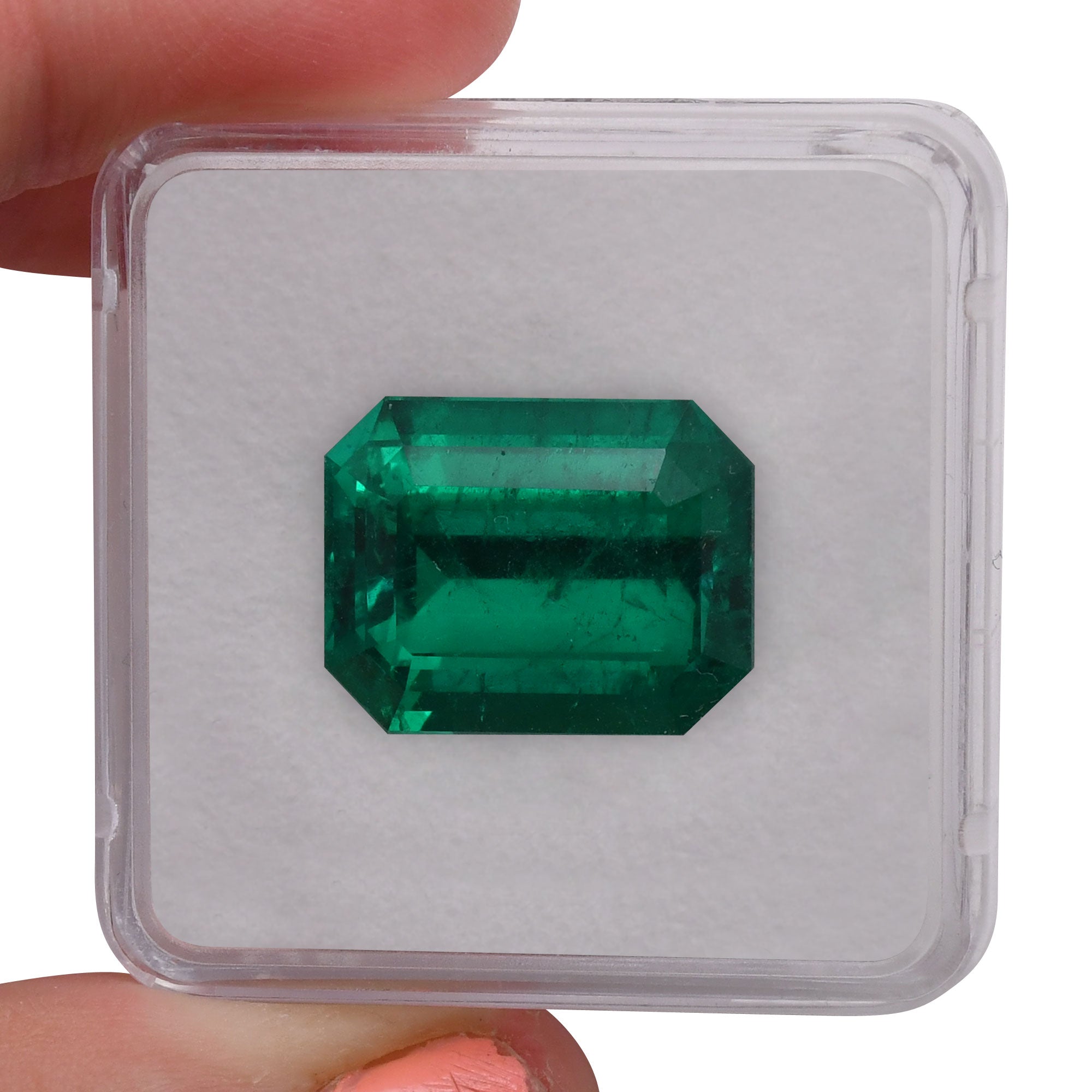 14.90 Carat Green COLOMBIAN Emerald Emerald GUBELIN | LEIBISH