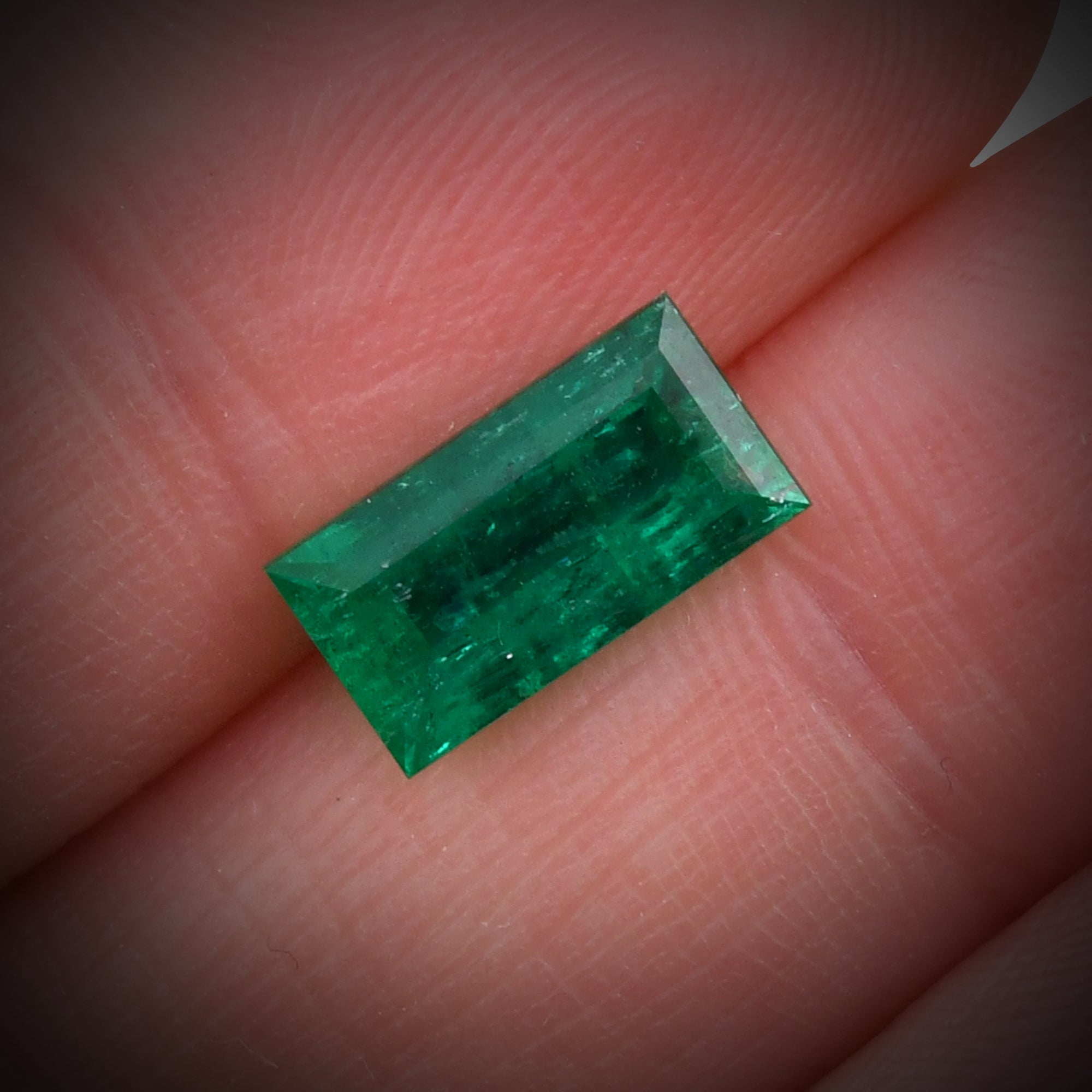 1.84 Carat Green COLOMBIAN Baguette Muzo Emerald CD | LEIBISH