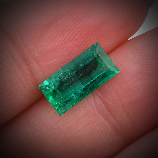1.93 Carat Green COLOMBIAN Baguette Muzo Emerald CD