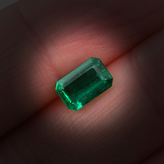 1.01 Carat Green COLOMBIAN Emerald Muzo Emerald CD