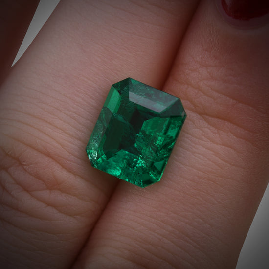 3.64 Carat Vivid Green COLOMBIAN Emerald Emerald CD and Muzo