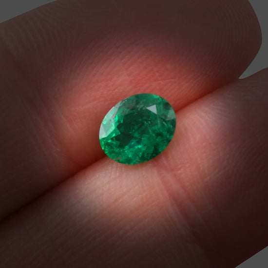 0.87 Carat Green COLOMBIAN Oval Muzo Emerald CD