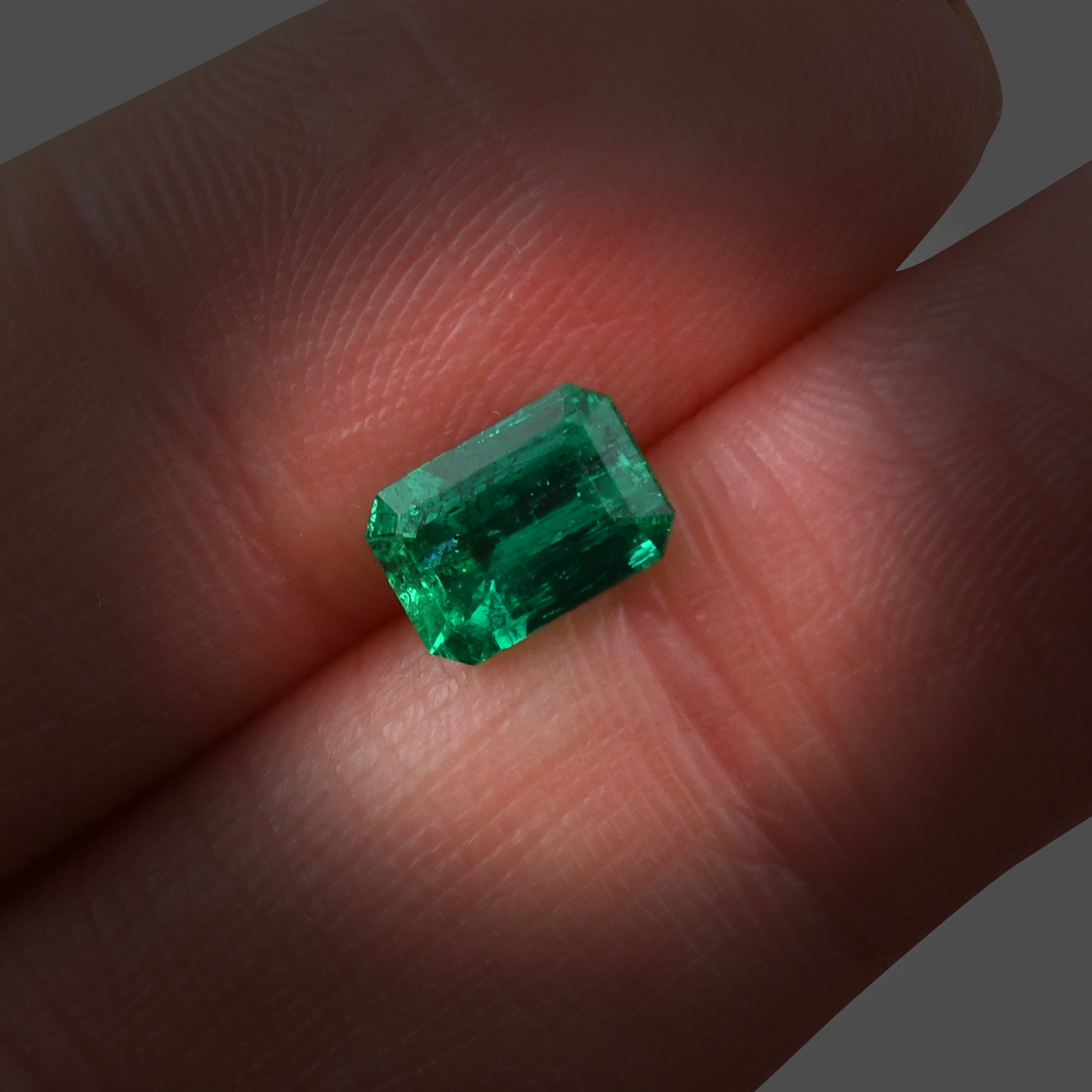 1.06 Carat Green COLOMBIAN Emerald Muzo Emerald CD | LEIBISH