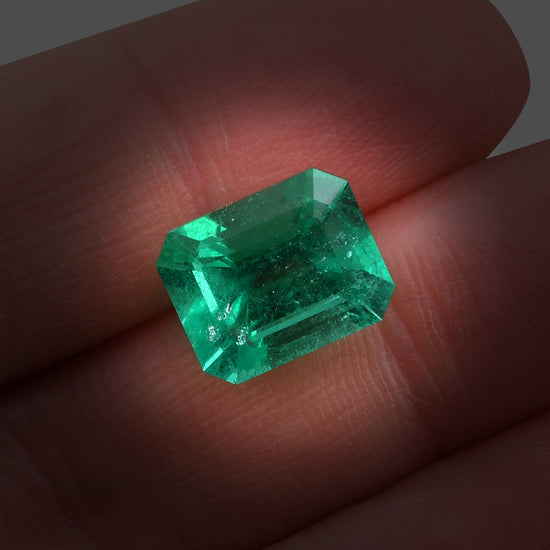 4.86 Carat Green COLOMBIAN Emerald Muzo Emerald CD