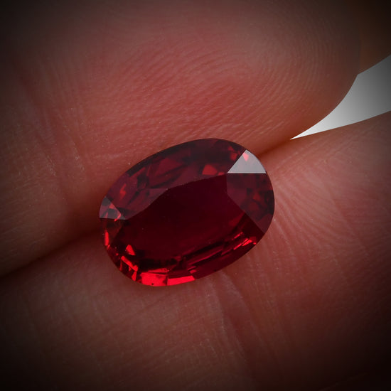 4.04 Karat Roter MOZAMBIQUE Oval-Rubin CD
