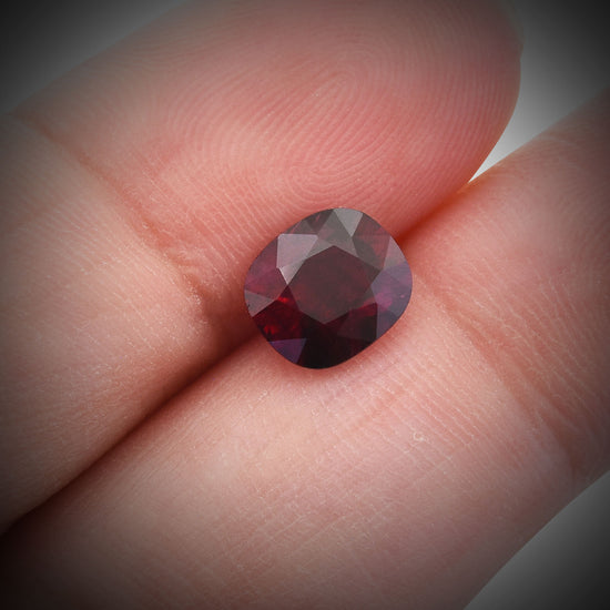 1,45 Karat Roter Kissen-Rubin GRS