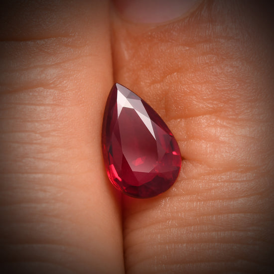 2,06 Karat Roter MOZAMBIQUE Birnen-Rubin GRS