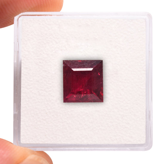 3,35 Karat Roter MOZAMBIQUE Rechteckiger Rubin GRS Unbehandelt