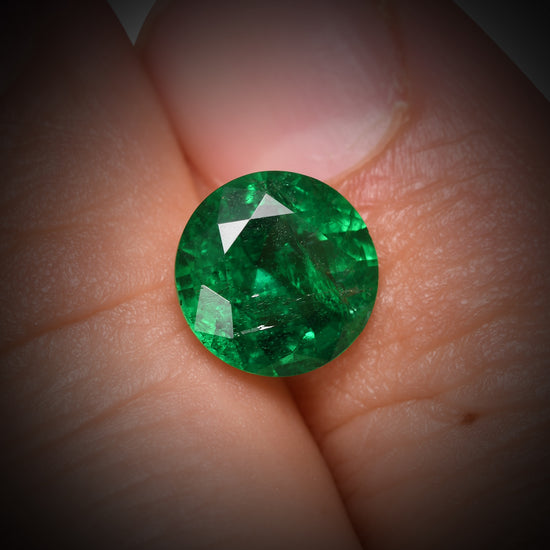 2,38 Karat grüner runder Smaragd