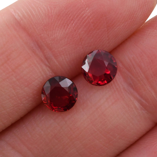 Rubino rotondo del Mozambico rosso da 2,12 carati