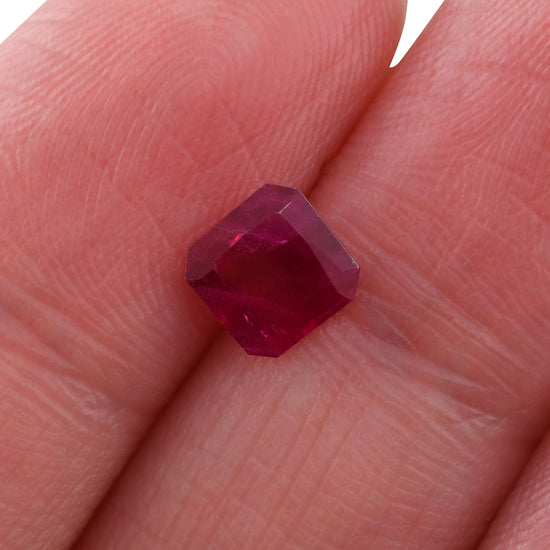 0.92 Carat Red MOZAMBIQUE Emerald Ruby