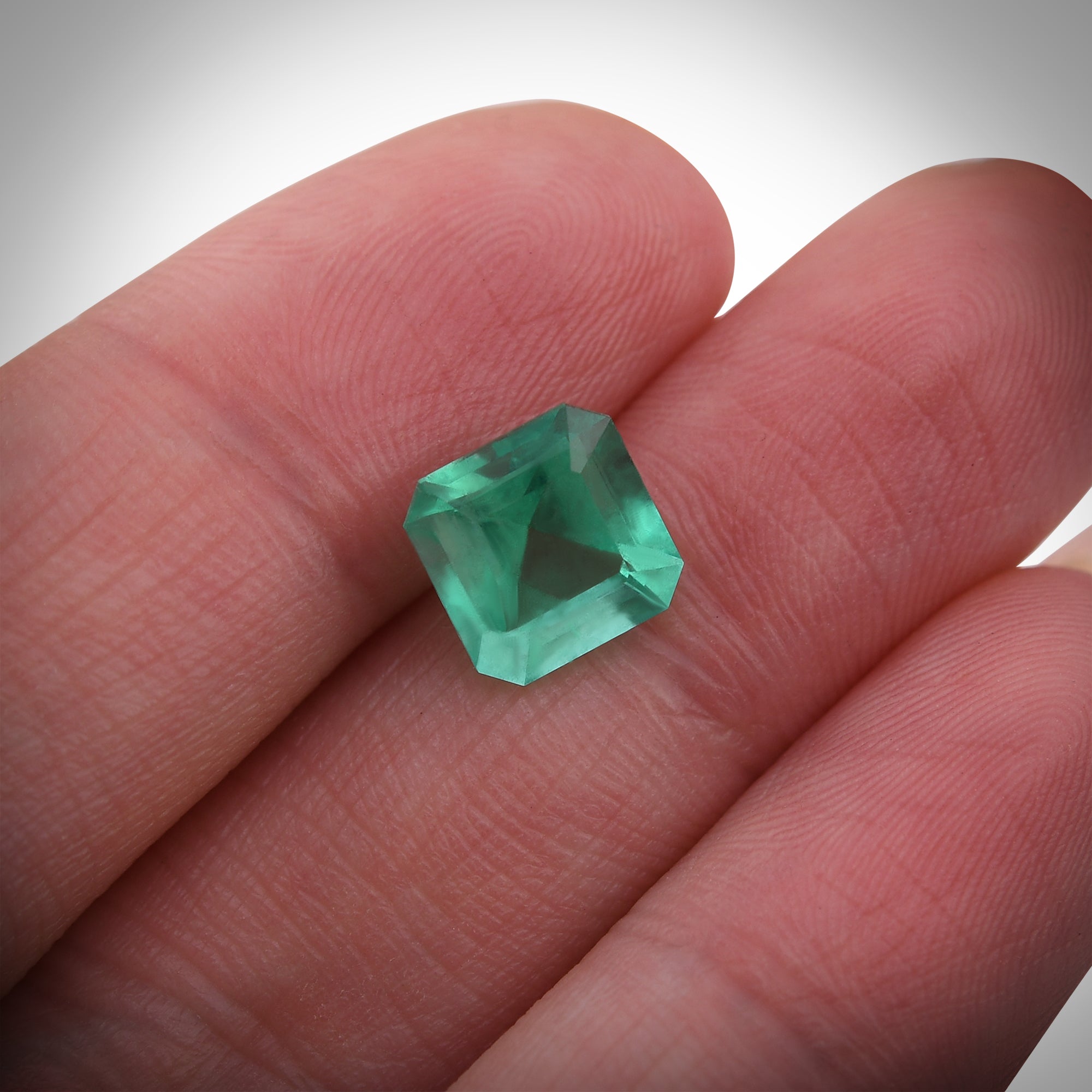 2.67 Carat Green COLOMBIAN Emerald Muzo Emerald CD | LEIBISH