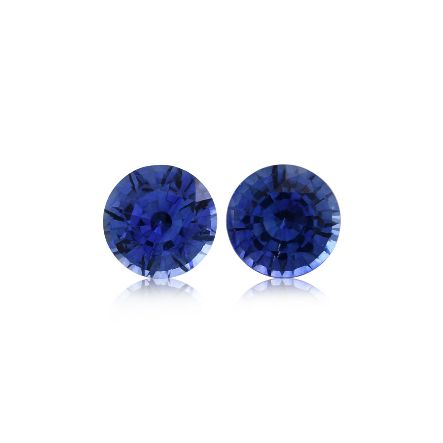 Zaffiro rotondo blu di 2,07 carati proveniente dallo SRI LANKA