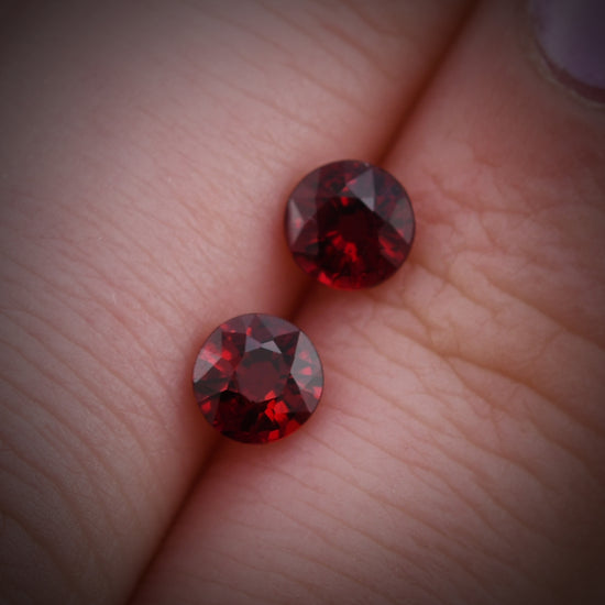Rubino rotondo rosso del Mozambico da 1,19 carati