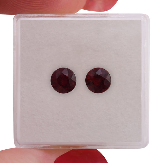 Rubino rotondo del Mozambico da 2,05 carati, colore rosso