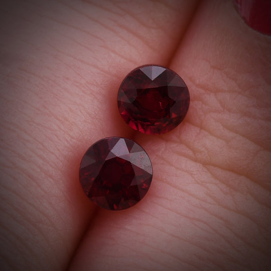 Rubino rotondo del Mozambico da 2,05 carati, colore rosso