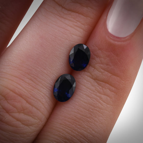 1,96 Karat blauer thailändischer ovaler Saphir