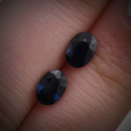 1,79 Karat blauer THAI Oval-Saphir