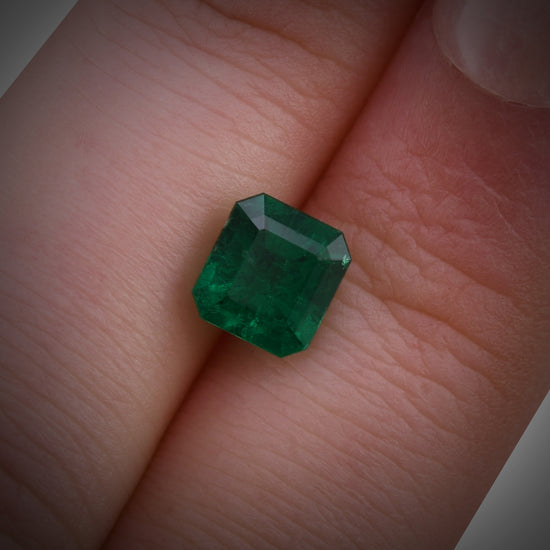 1.37 Carat Green COLOMBIAN Emerald Emerald  CD