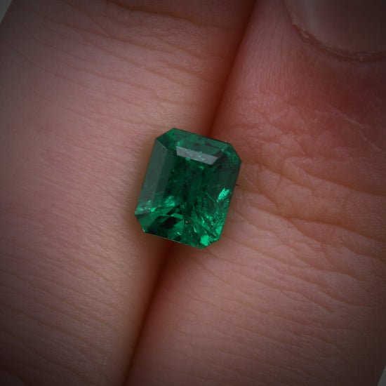 1.14 Carat Vivid Green COLOMBIAN Emerald Emerald CD