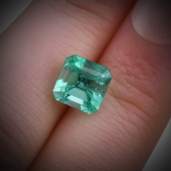 2.55 Carat Green COLOMBIAN Emerald Emerald CD