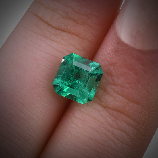 1.67 Carat Green COLOMBIAN Emerald Emerald CD and Muzo