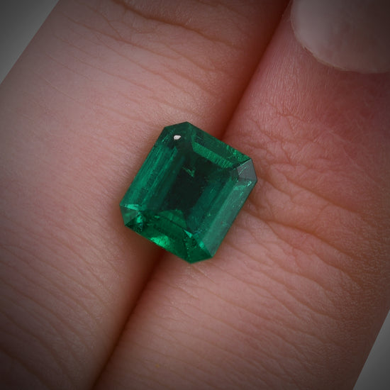 1.62 Carat Green COLOMBIAN Emerald Emerald CD