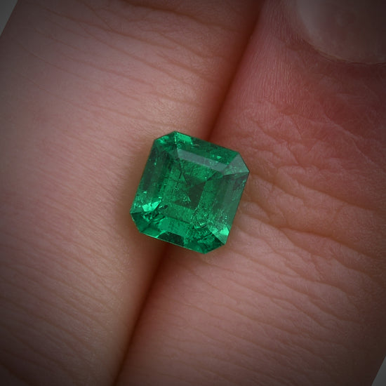 1.30 Carat Vivid Green COLOMBIAN Emerald Emerald CD and Muzo
