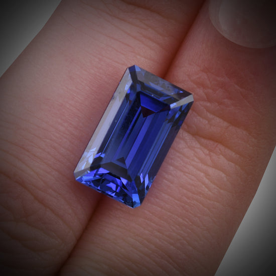9.37 Carat Blue SRI LANKAN Emerald Sapphire CD