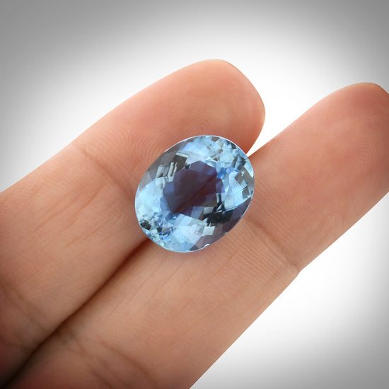 8.31 Carat Blue BRAZILLIAN Oval Aquamarine