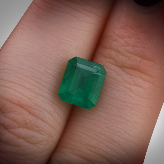 2.40 Carat Green COLOMBIAN Emerald Emerald CD