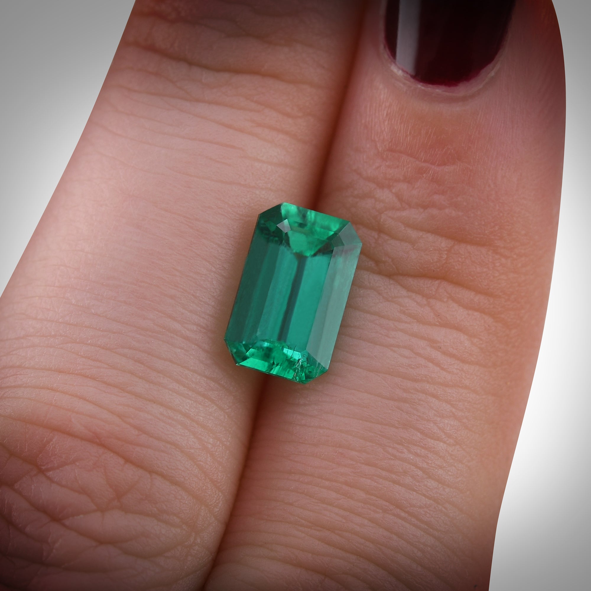 標本 French Guiana Esmeraldas coerulea 13mm 2.07 Carat Green COLOMBIAN Emerald Emerald CD and Muzo | LEIBISH