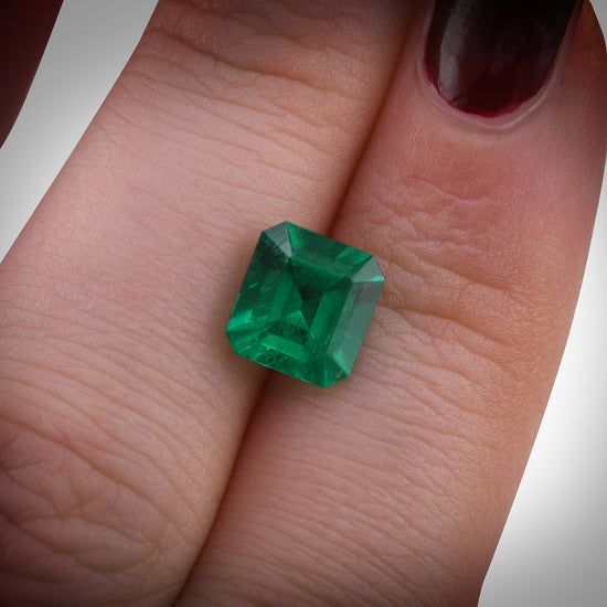 1.93 Carat Vivid Green COLOMBIAN Emerald Emerald CD and Muzo