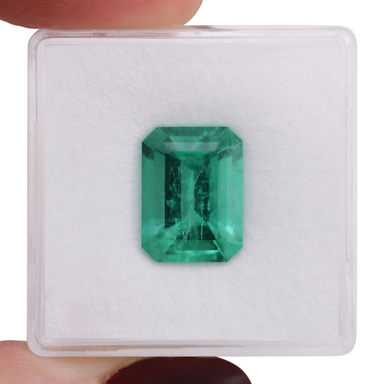 4.38 Carat Green COLOMBIAN Emerald Emerald CD