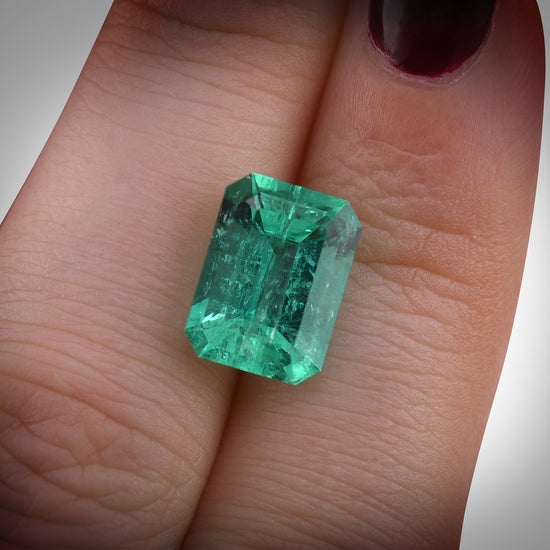 4.38 Carat Green COLOMBIAN Emerald Emerald CD