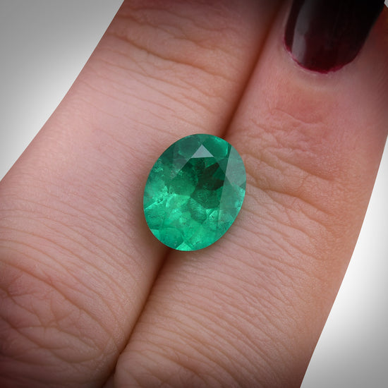 2.61 Carat Green COLOMBIAN Oval Emerald CD
