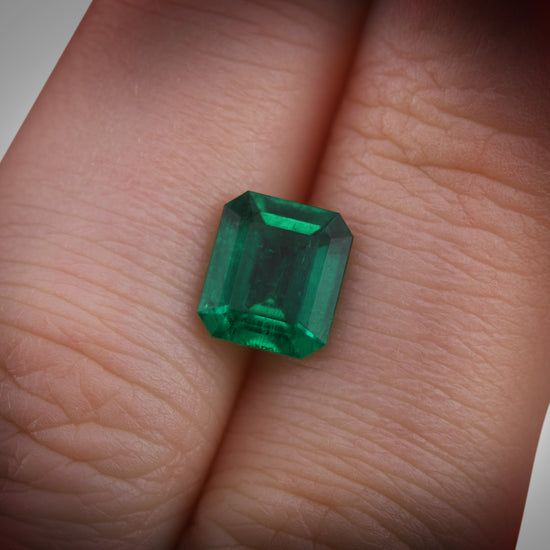 1.62 Carat Green COLOMBIAN Emerald Emerald CD