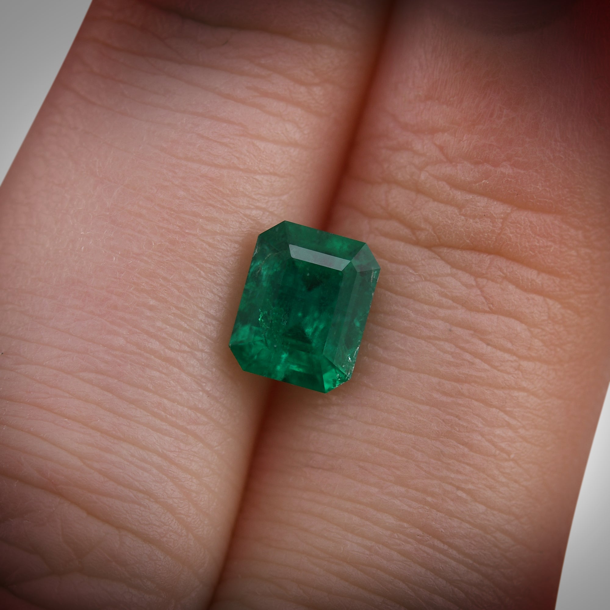 1.37 Carat Vivid Green COLOMBIAN Emerald Emerald CD and Muzo | LEIBISH