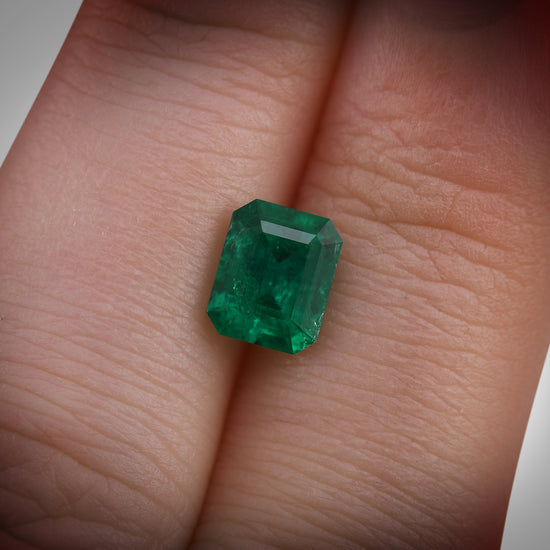 1.37 Carat Vivid Green COLOMBIAN Emerald Emerald CD and Muzo