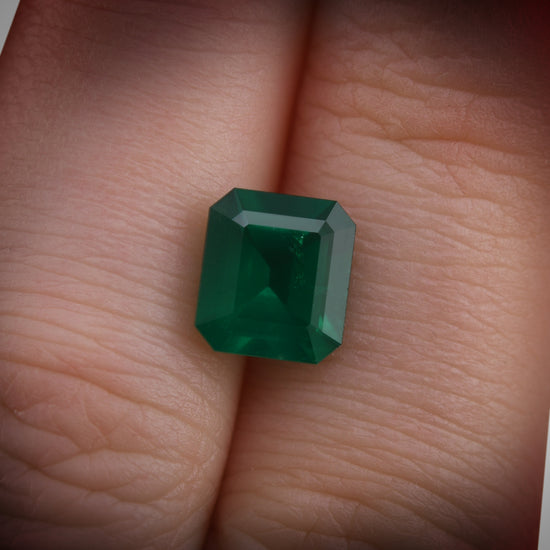2.23 Carat Intense Green COLOMBIAN Emerald Emerald CD and Muzo