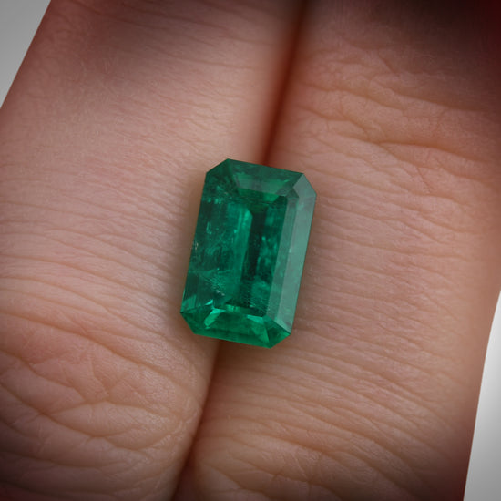 2.48 Carat Green COLOMBIAN Emerald Emerald CD and MUZO