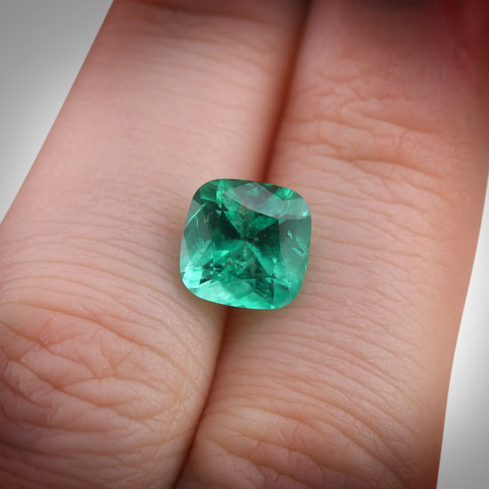 2.67 Carat Green COLOMBIAN Cushion Emerald CD