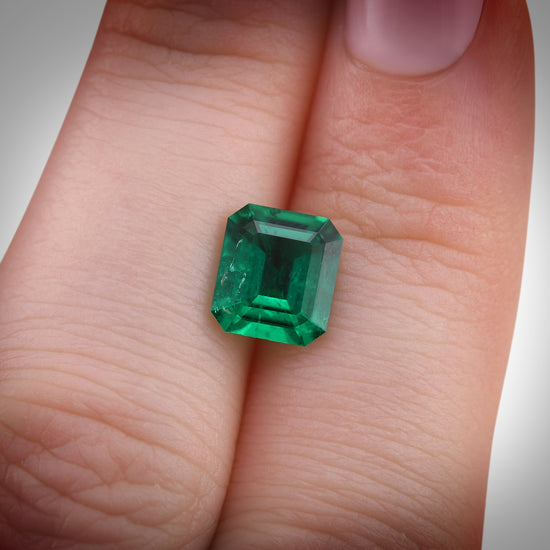 1.65 Carat Green COLOMBIAN Emerald Emerald MUZO