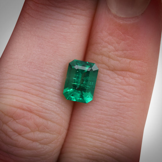 Smeraldo verde colombiano da 1,54 carati Smeraldo CD e Muzo