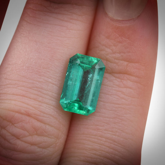 3.02 Carat Green COLOMBIA Emerald Emerald MUZO & CD