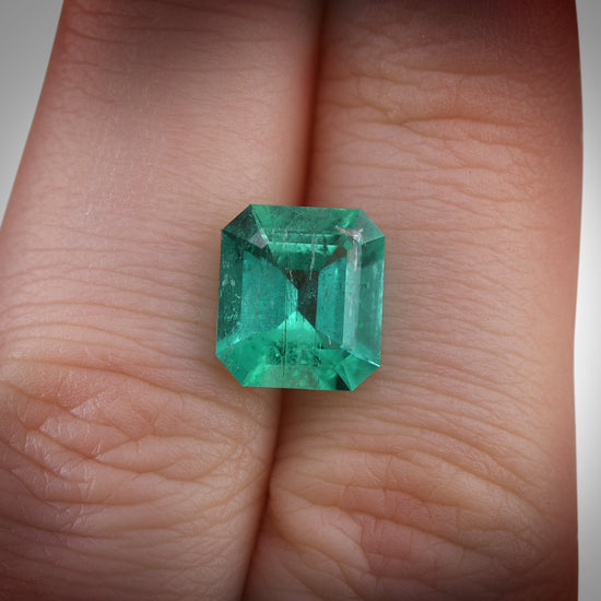 3.18 Carat Green COLOMBIAN Emerald Emerald CD