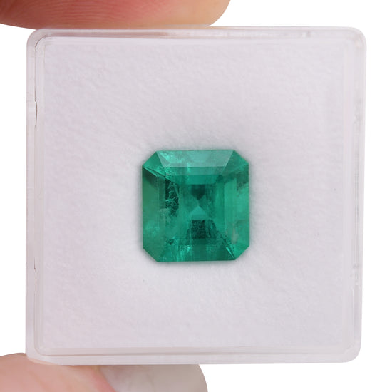 3.26 Carat Green COLOMBIAN Emerald Emerald CD