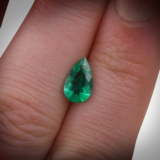 0.98 Carat Green COLOMBIAN Pear Emerald CD and Muzo